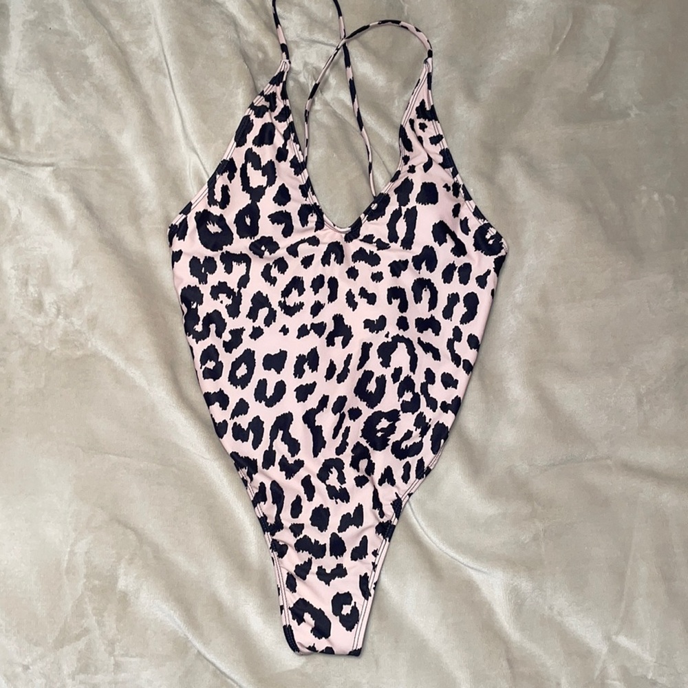 Matte collection Leopard print swimsuit size L